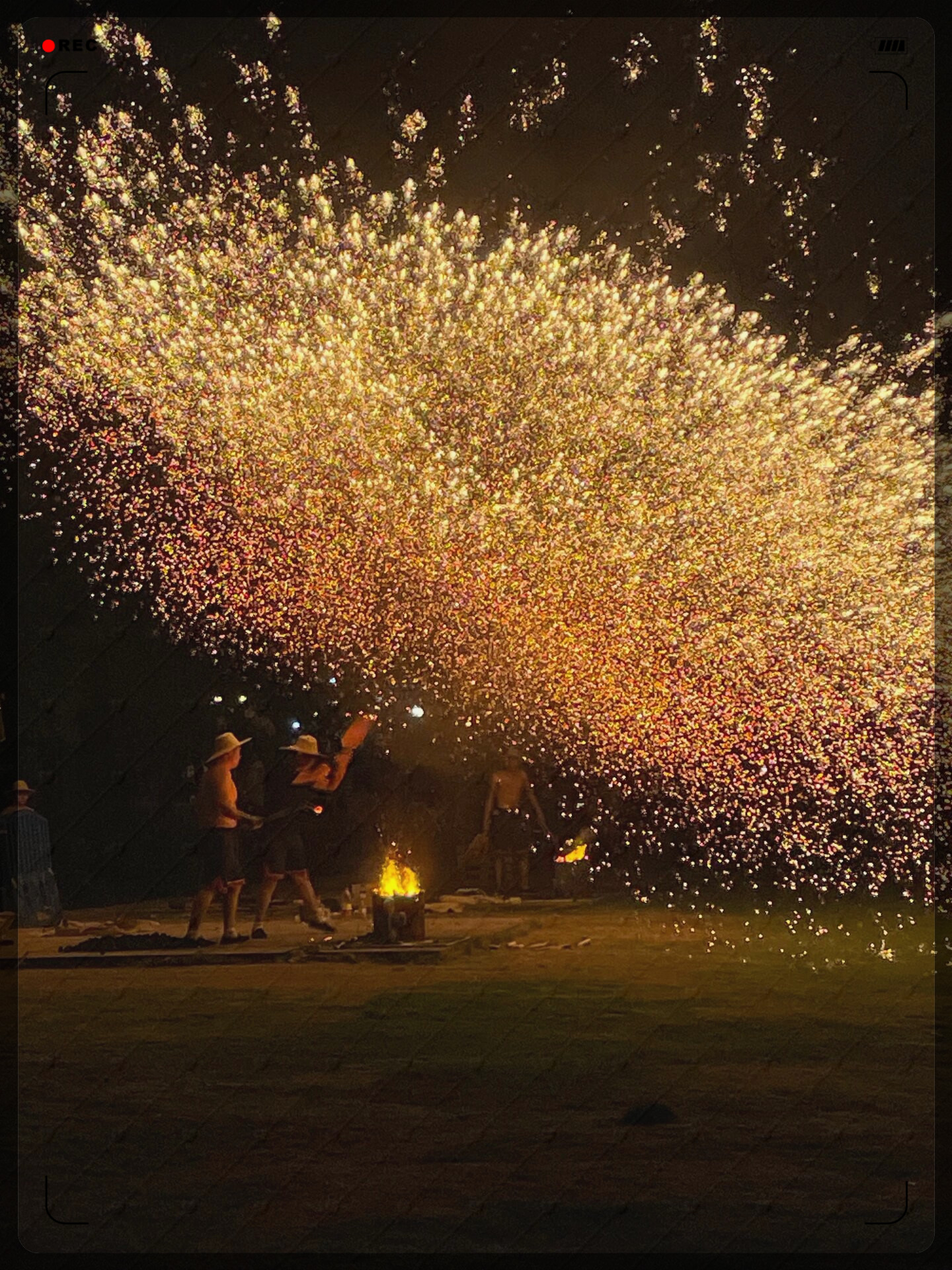 包含球场上的激情火焰，点燃全场观众的热情的词条
